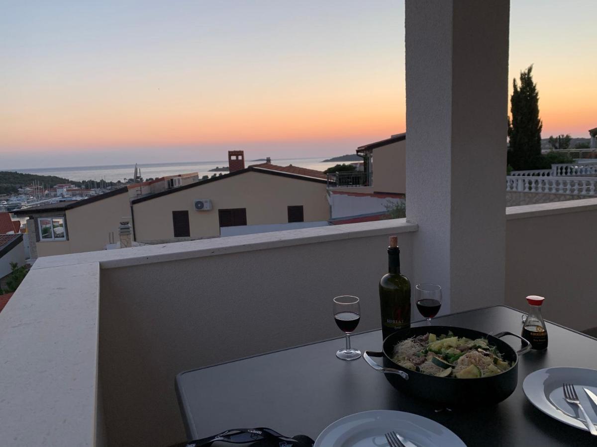 Mara Appartement Rogoznica  Buitenkant foto